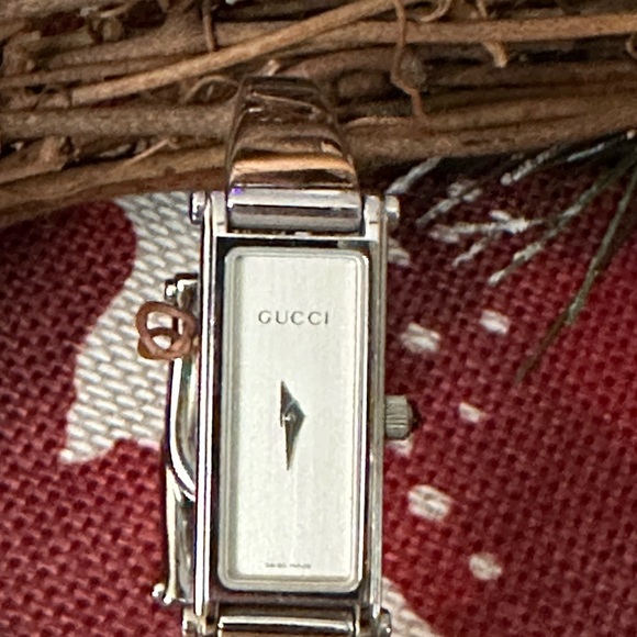 Gucci Bangle Watch Authentic - Picture 10 of 10